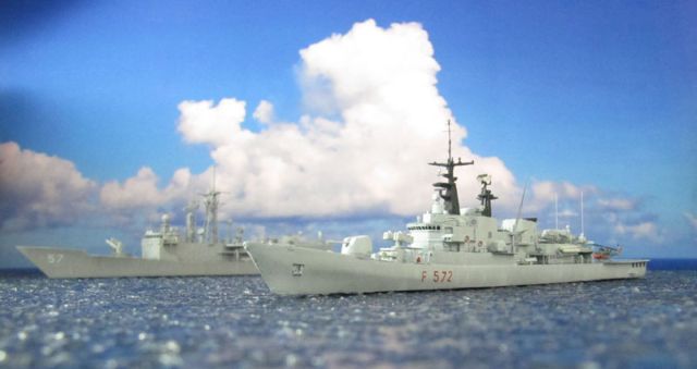 Italienische Fregatte MMI Libeccio (F 572) und USS Reuben James