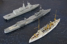 Geschützter Kreuzer USS Raleigh, Leichter Kreuzer Hr. Ms. Tromp und Fregatte SAS Amatola (1/700)