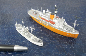 Bahnverfolgungsschiff USNS Range Recoverer und Polarforschungsschiff Fuji (1/700)