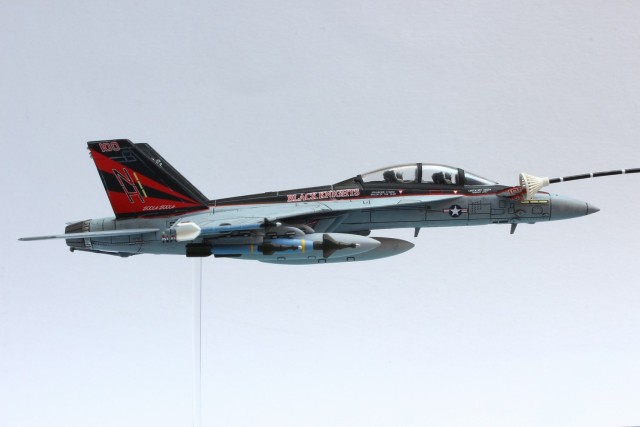 Boeing F/A-18 F Super Hornet (1/144)
