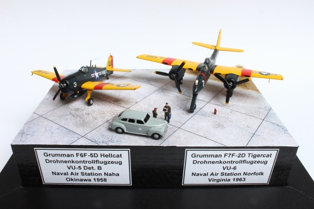 Drohnenkontrollflugzeuge Grumman F6F-5D Hellcat und Grumman F7F-2D Tigercat (1/144)
