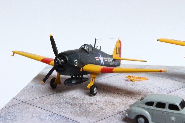 Drohnenkontrollflugzeug Grumman F6F-5D Hellcat (1/144)