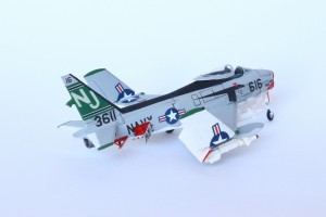 Marinejagdflugzeug North American FJ-4B Fury (1/144)