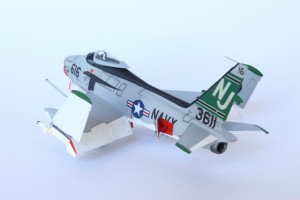 Marinejagdflugzeug North American FJ-4B Fury (1/144)