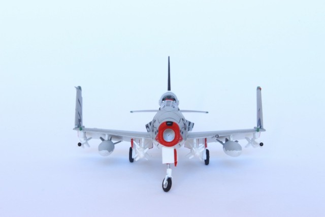 Marinejagdflugzeug North American FJ-4B Fury (1/144)