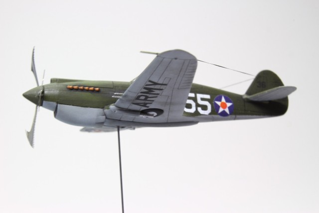 Curtiss P-40B vs Mitsubishi A6M2b  (1/144)