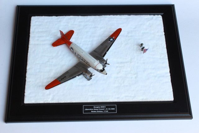 Transportflugzeug Douglas R4D-5L Que Sera Sera (1/144)