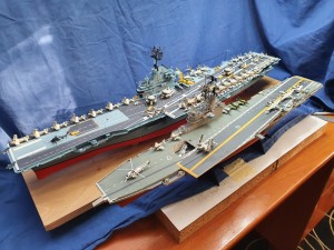Flugzeugträger ARA Veinticinco de Mayo und USS Intrepid (1/350)