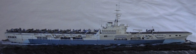 Flugzeugzeugträger HMS Colossus (1/700)