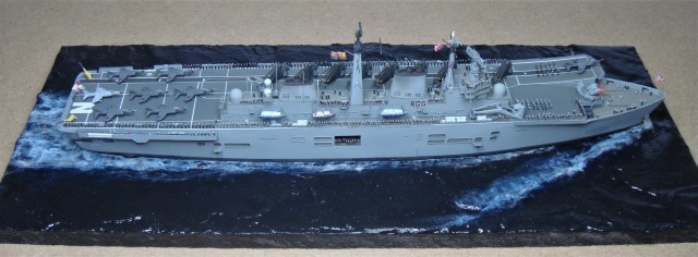 Flugzeugträger HMS Invincible HMS Endurance (1/700)