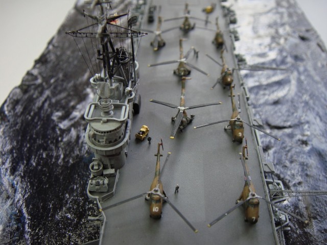 Landungsträger HMS Ocean (1/700)