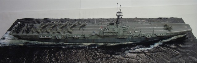 Flugzeugträger HMS Vengeance (1/700)