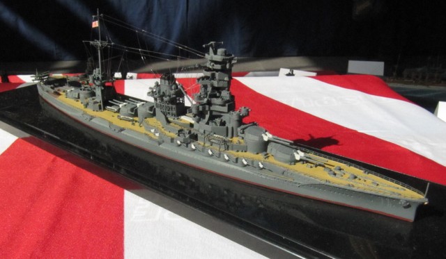 Japanisches Schlachtschiff Hyuga (1/700)