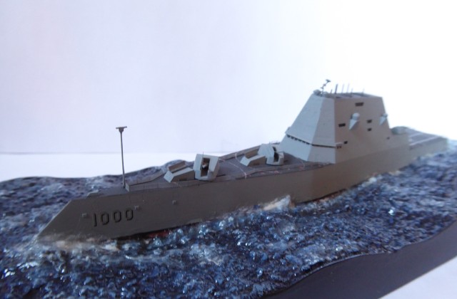 Lenkwaffenzerstörer USS Zumwalt (1/700)