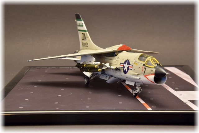 Jagdflugzeug Vought F-8E Crusader (1/72)