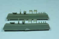 Schlauchboote, die zwei 40 mm Doppelflak-Lafetten (1965), Rohre mit Magazinen, Bootswiegen für Motorbarkasse, Fender