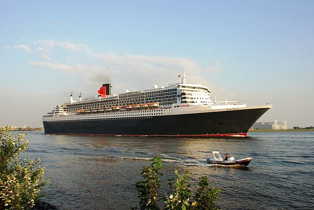 Passagierschiff Queen Mary 2 in Hamburg 2012